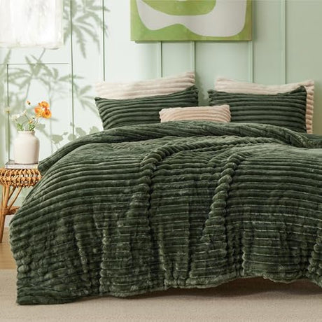 Bedsure Comforter Set Queen Size - GentleSoft™ 3 Pieces Double-Side Fleece Fluffy Olive Green Comforter Set, Cozy Striped Room Decor Aesthetic, Luxury Bedding Queen Size, 2 Pillowcases, 90x90 Inches Bedsure