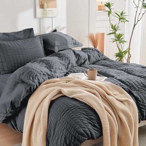 HYMOKEGE Dark Grey Duvet Cover Queen Size, Ultra Soft 3-Piece Seersucker Duvet Cover Set with Zipper Closure, Soft Brushed Microfiber Bedding Set with 8 Corner Ties (90"x90", 2 Pillowshams) HYMOKEGE