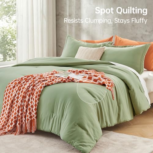 MUXHOMO Green Queen Comforter Set, All Season Ultra Soft Down Alternative Bedding - 3 Piece Lightweight Bed Set Includes 1 Comforter (90"x90") and 2 Pillow Shams (20"x26")