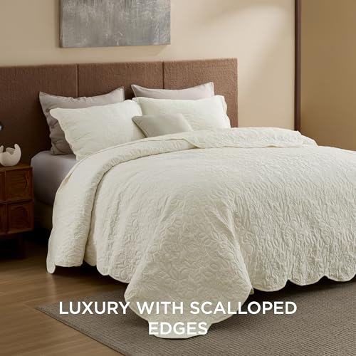 Bedsure Quilts Queen Size - Ultra Soft Pre-Washed Cloud-Like Bedding, All-Season Lightweight Comforter for Country Bedroom, Leaf Design Coverlet in Cream Yellow, 90 x 96 Inches Bedsure