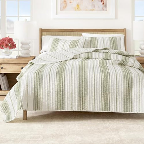 Great Bay Home King Reversible Quilt Bedding Set - All Season, Modern, Lightweight Bedspreads - White and Green Striped Coverlets (Includes 1 Quilt, 2 Pillow Shams) Great Bay Home