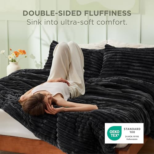 Bedsure Comforter Set Queen Size - GentleSoft™ 3 Pieces Double-Side Fleece Fluffy Black Comforter Set, Cozy Striped Room Decor Aesthetic, Luxury Bedding Queen Size, 2 Pillowcases, 90x90 Inches Bedsure