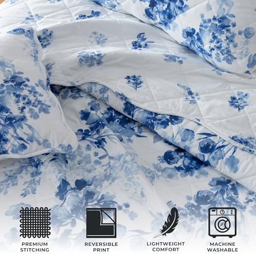 Great Bay Home Floral Twin/Twin XL Quilt Set with Shams, Blue Floral Bedding Set, All-Season, Lightweight Bedspread. Reversible, Farmhouse Bedding. (Twin/Twin XL, Jacqueline) Great Bay Home