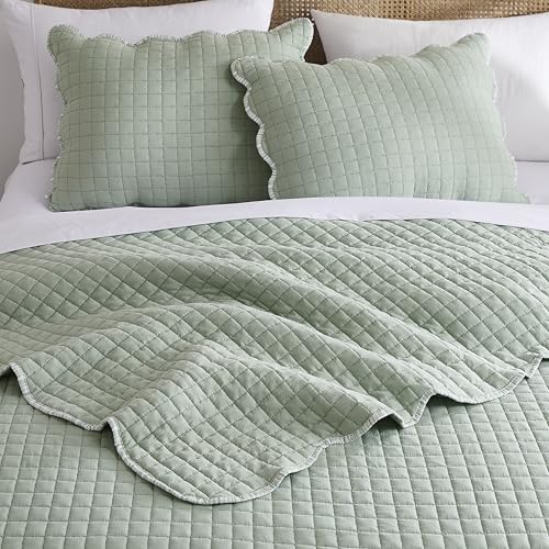 WDCOZY Sage Green King Size Quilt Bedding Set, Seafoam Scalloped Farmhouse Country Rustic Lightweight Soft Coverlet for All Season, Cute Cozy Kantha Pick Stitch Bedspread, 2 Pillow Shams WDCOZY