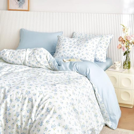 Wake In Cloud - Floral Comforter Set, Coquette Cottagecore Aesthetic Flower Shabby Chic Pattern for Women Teen Girls, Soft Lightweight Bedding, 3 Pieces, White Blue, Queen Size Wake In Cloud