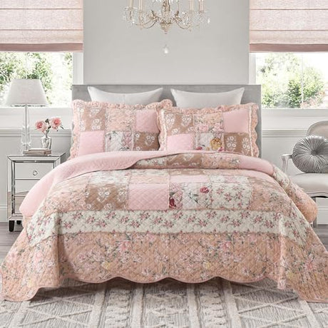 Yvooxny Quilts California King Patchwork Pink Floral Quilt Set Vintage Shabby Chic Botanical Quilted Bedspread 3-Piece Quilt Set with Ruffles for All Seasons, California King, 118 * 110 Inches Yvooxny
