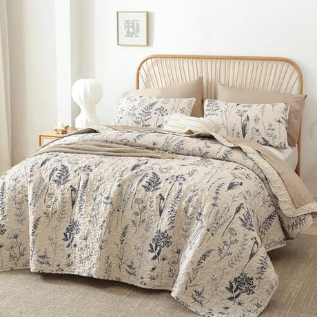 JANZAA Twin Quilt Beige Quilt Bed Spread Boho Quilt with Floral Pattern Microfiber Quilts Set 2 Pieces Lightweight Comforter Reversible Bedding Set,1Quilt 66x90 inches,1 Pillowcase JANZAA