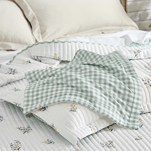 Bedsure Twin Quilt Dorm Bedding - Lightweight Floral Comforter Quilt Twin Extra Long, Green and White Plaid Botanical Bedspread, Reversible Microfiber Coverlet for All Seasons (68"x86") Bedsure