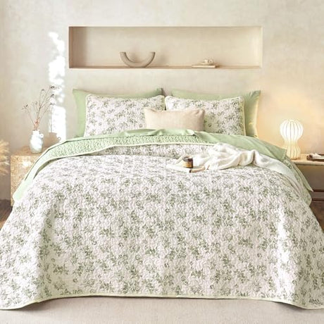 Wake In Cloud - Floral Quilt Set, Shabby Chic Coquette Cottagecore Vintage Flower for Women Teen Girls, Reversible Lightweight Bedspread Coverlet, 3 Pieces, Sage Green, Twin/Twin XL Size Wake In Cloud