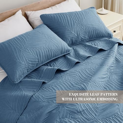 Exclusivo Mezcla King Size Quilt Bedding Set, Lightweight Bluish Grey Quilts King Size for All Seasons, Soft Microfiber Bedspreads Coverlets Bed Cover with Leaf Pattern, 3 Piece Exclusivo Mezcla