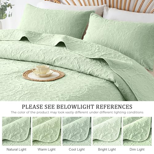 WURUIBO Light Green Quilt Set Queen Size, Embossing Microfiber Full Bedspreads with Pillow Sham, Ligthweight Breathable Thin Coverlet, Reversible Bedding Set for All Season (1 Quilt, 2 Pillow Shams) WURUIBO