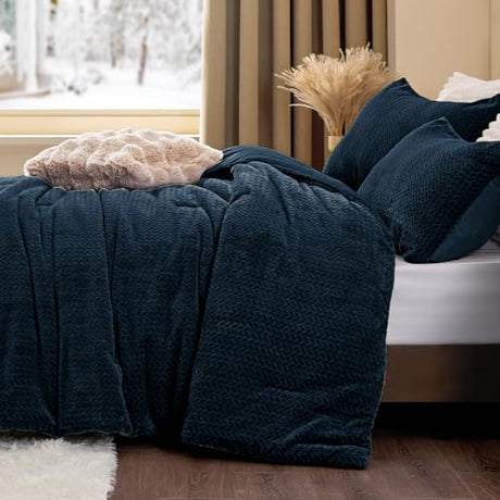 ChiXpace Flannel Fleece Queen Comforter Set - Furry Navy Blue Leaves Pattern Faux Fur Bed Set, Winter Ultra Soft Fuzzy Comfort Set, Velvet Bedding Set for Bed with 2 Pillow Cases ChiXpace