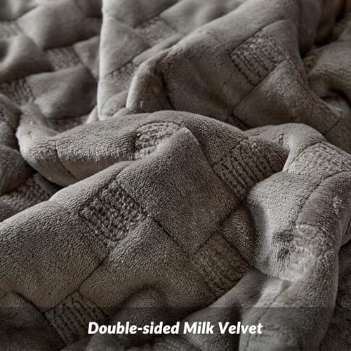 WARMDERN Khaki Velvet Quilt Set King Size, Luxury Geometric Check Pattern Quilts Set, Soft Lightweight Bedspread & Coverlet, 3PCS Milk Velvet Bedding Set with 2 Pillow Shams for All Season, 106" x 96" WARMDERN