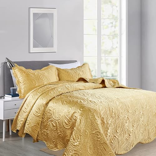 Home Soft Things King Size Quilted Satin Bedspread Set - 3-Piece Luxury Reversible Bed Cover, Silky Soft Shiny & Lightweight Quilt for All Seasons, Embroidered Paisley Design, 108x96 Inches, Gold Home Soft Things