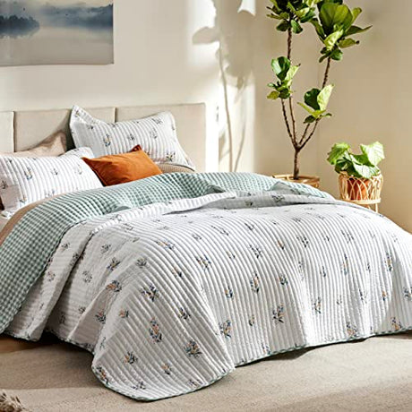 Bedsure Twin Quilt Dorm Bedding - Lightweight Floral Comforter Quilt Twin Extra Long, Green and White Plaid Botanical Bedspread, Reversible Microfiber Coverlet for All Seasons (68"x86") Bedsure
