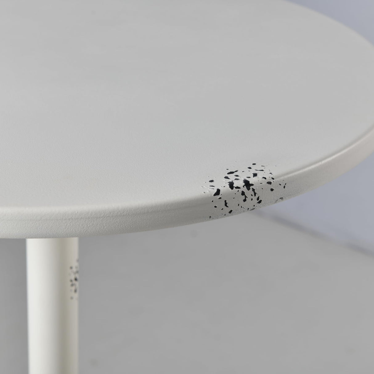 Diwhy Industrial Pub Table 23.6" Iron Round Desktop 37.4" Height Cast Iron Bar Table Antique White Diwhy