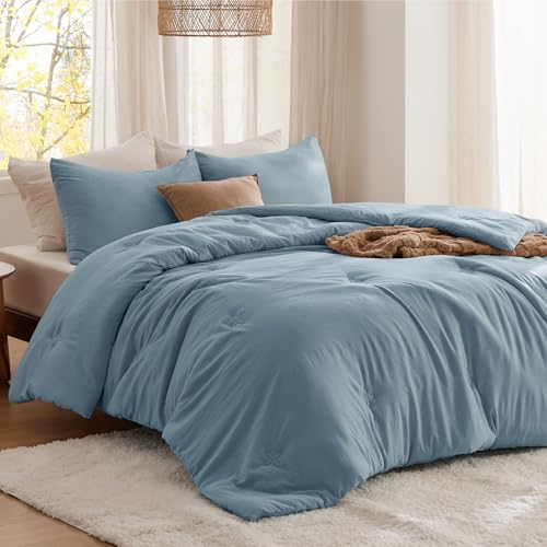Bedsure Queen Comforter Set Mineral Blue, Soft Prewashed Queen Size Bedding, Quilted Comforter with Clover Design, Down Alternative Comforter for All Seasons, 3 Pieces Bed Set with 2 Pillow Shams Bedsure