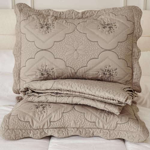 Cmfshape Floral Embroidery Quilt Set,3 Pieces King Quilt Bedding Set,Classic Diamond Pattern Quilts,Ultra Soft Lightweight Reversible Bedspread Coverlets for All Season(Taupe,102"x90") Cmfshape