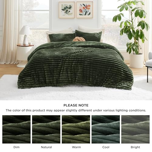 Bedsure Comforter Set Queen Size - GentleSoft™ 3 Pieces Double-Side Fleece Fluffy Olive Green Comforter Set, Cozy Striped Room Decor Aesthetic, Luxury Bedding Queen Size, 2 Pillowcases, 90x90 Inches Bedsure