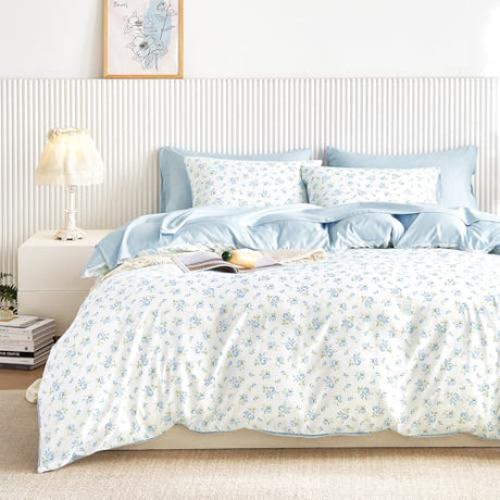 Wake In Cloud - Floral Comforter Set, Coquette Cottagecore Aesthetic Flower Shabby Chic Pattern for Women Teen Girls, Soft Lightweight Bedding, 3 Pieces, White Blue, Queen Size Wake In Cloud