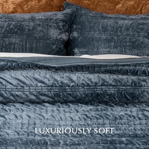 EVERGRACE Luxury Ruched Velvet Quilt Queen Size, Ultra Soft Bedspread Coverlet Set, Lightweight Velvet Comforter, Quilted Bedding Cover with 2 Matching Shams for All Season, Stormy Blue EVERGRACE