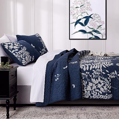 Wake In Cloud - Floral Quilt Set, Botanical Elegant Flower Tree Leaf Modern Pattern Printed, Reversible Lightweight Bedspread Coverlet, 3 Pieces, Navy Blue Gray, Queen/Full Size Wake In Cloud