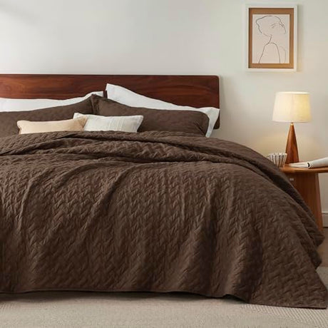 Bedsure Quilts Queen Size - Lightweight Bedspreads Queen Size with Basket Weave Pattern, Soft Quilt Bedding Set, Brown Comforter Set Coverlet for All Seasons with 2 Pillow Shams (90" x 96") Bedsure