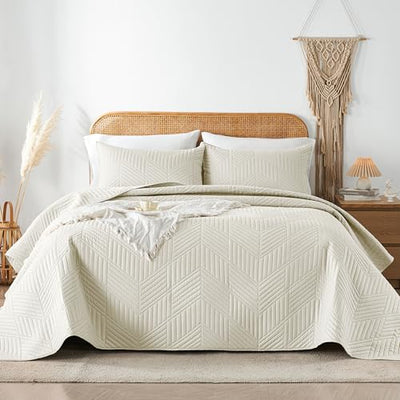 Davulos King/Cal King Quilt Set in Cream, Soft Reversible Microfiber Bedspread for All-Season Use in Bedroom or Dorm, Lightweight Modern Geometric Coverlet (1 Quilt, 2 Pillow Shams)
