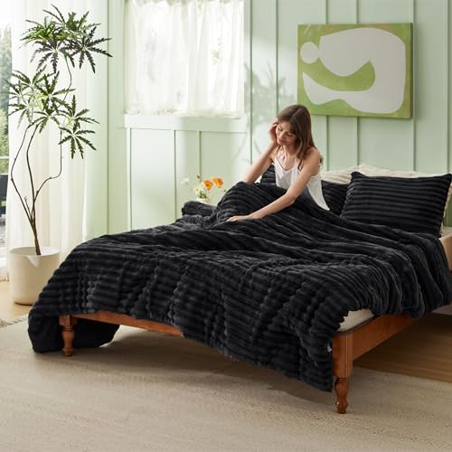 Bedsure Comforter Set Queen Size - GentleSoft™ 3 Pieces Double-Side Fleece Fluffy Black Comforter Set, Cozy Striped Room Decor Aesthetic, Luxury Bedding Queen Size, 2 Pillowcases, 90x90 Inches Bedsure