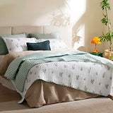 Bedsure Twin Quilt Dorm Bedding - Lightweight Floral Comforter Quilt Twin Extra Long, Green and White Plaid Botanical Bedspread, Reversible Microfiber Coverlet for All Seasons (68"x86") Bedsure