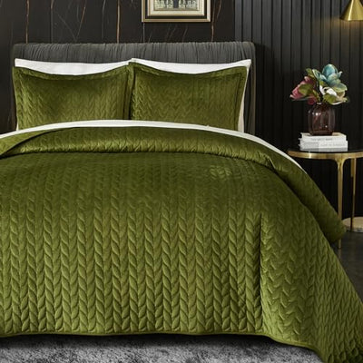 Ivellow Velvet Quilt Queen Size Green Lightweight Velvet Comforter Set Oversized Bedspread Coverlet Full for All Season 3Pcs Luxury Quilted Bedding