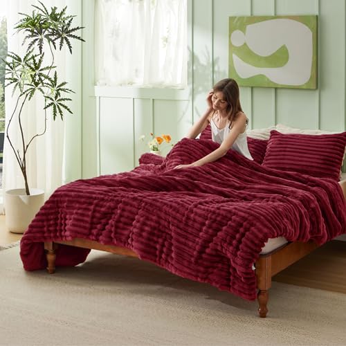 Bedsure Comforter Set Queen Size - GentleSoft™ 3 Pieces Double-Side Fleece Fluffy Dark Red Comforter Set, Cozy Striped Room Decor Aesthetic, Luxury Bedding Queen Size, 2 Pillowcases, 90x90 Inches Bedsure