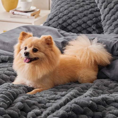 BEDELITE Fluffy King Size Comforter Set - Grey Fleece Soft Comforter for King Size Bed, Luxury Warm Bedding Set for Winter, Fuzzy Bed Set 3 Pieces (1 Comforter, 2 Pillowcases) BEDELITE