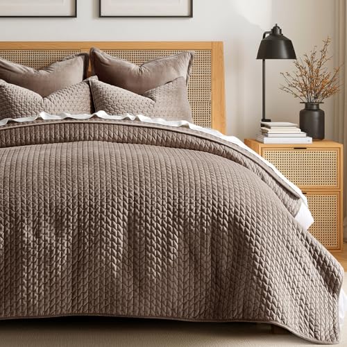 EVERGRACE Luxury Velvet Quilt Set King Size 3 Piece, Soft Cross-Stitch Velvet Comforter Set with Pillow Shams, Lightweight Coverlet Bedspread Bedding Set for All Seasons, Mushroom Brown EVERGRACEHOME
