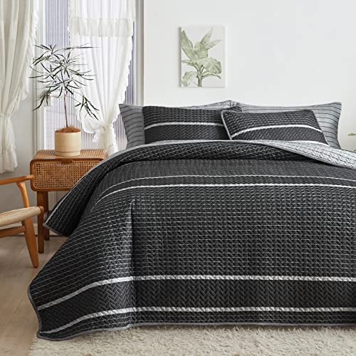 Flysheep Dark Grey Boho Quilt Set Full Queen Size, 3 Pcs White Striped on Gray Reversible Bedspread, Brushed Microfiber Coverlet for All Season, 1 Quilt + 2 Pillow Shams Flysheep