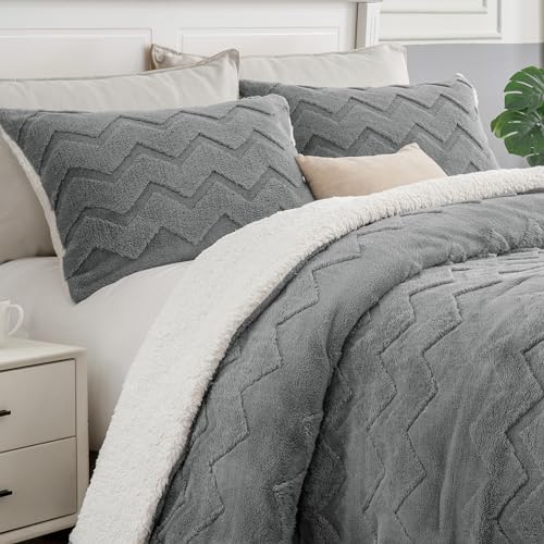 BEDELITE Fluffy Queen Comforter Set - Super Soft Sherpa Grey Comforter for Queen Size Bed, Luxury Warm Bedding Set for Winter, Fuzzy Bed Set 3 Pieces (1 Comforter, 2 Pillowcases) BEDELITE