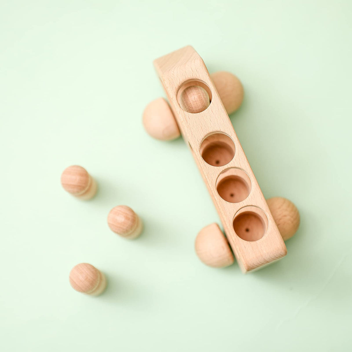 4 Wooden Figures in The Bus - Peg Dolls Unfinished Wooden Peg People Cars Wooden Figures Shape Preschool Learning Educational Toys Montessori Toys for Toddlers WOODEN TEETHER