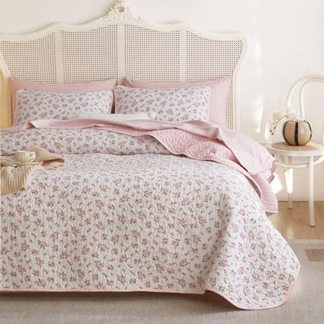 Wake In Cloud - Floral Quilt Set, Coquette Cottagecore Shabby Chic Flower Pattern for Women Teen Girls, Reversible Lightweight Bedspread Coverlet, 3 Pieces, Pink, Twin/Twin XL Size Wake In Cloud