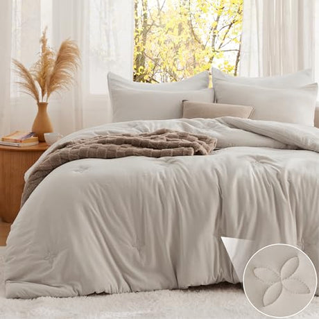 Bedsure King Size Comforter Set Beige, Soft Prewashed King Bedding, Quilted Comforter with Clover Design, Down Alternative Comforter for All Seasons, 3 Pieces Bed Set with 2 Pillow Shams Bedsure