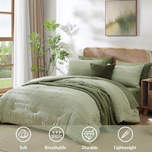 CASAAGUSTO Queen Comforter Set, 7 Pieces Sage Green Seersucker Bed in a Bag Queen Size Soft All Seasons, Bedding Sets with Comforter, Flat Sheet, Fitted Sheet, 2 Pillow Shams, 2 Pillowcases CASAAGUSTO