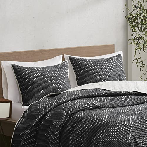 Ink+Ivy Reversible Cotton Quilt Set - Trendy Chevron Design Summer Cover Breathable Coverlet, Lightweight All Season Bedding Layer for Winter, Matching Shams, King/Cal King(104"x92"), Black 3 Piece INK+IVY