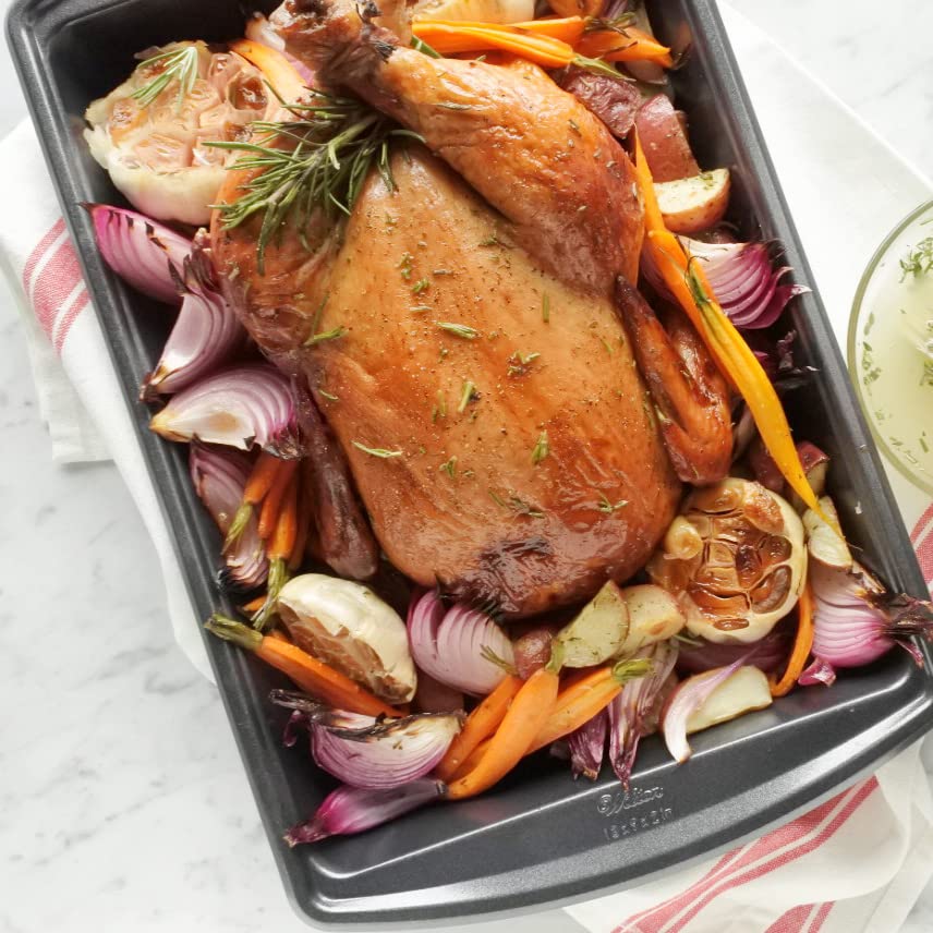 Wilton Advance Select 9x13 Inch Oblong Baking Pan, Made without PFAS, Anti-Warping, Non-Stick Cake Pan With DuraLast™ Silicone-Infused Coating (Steel) Wilton