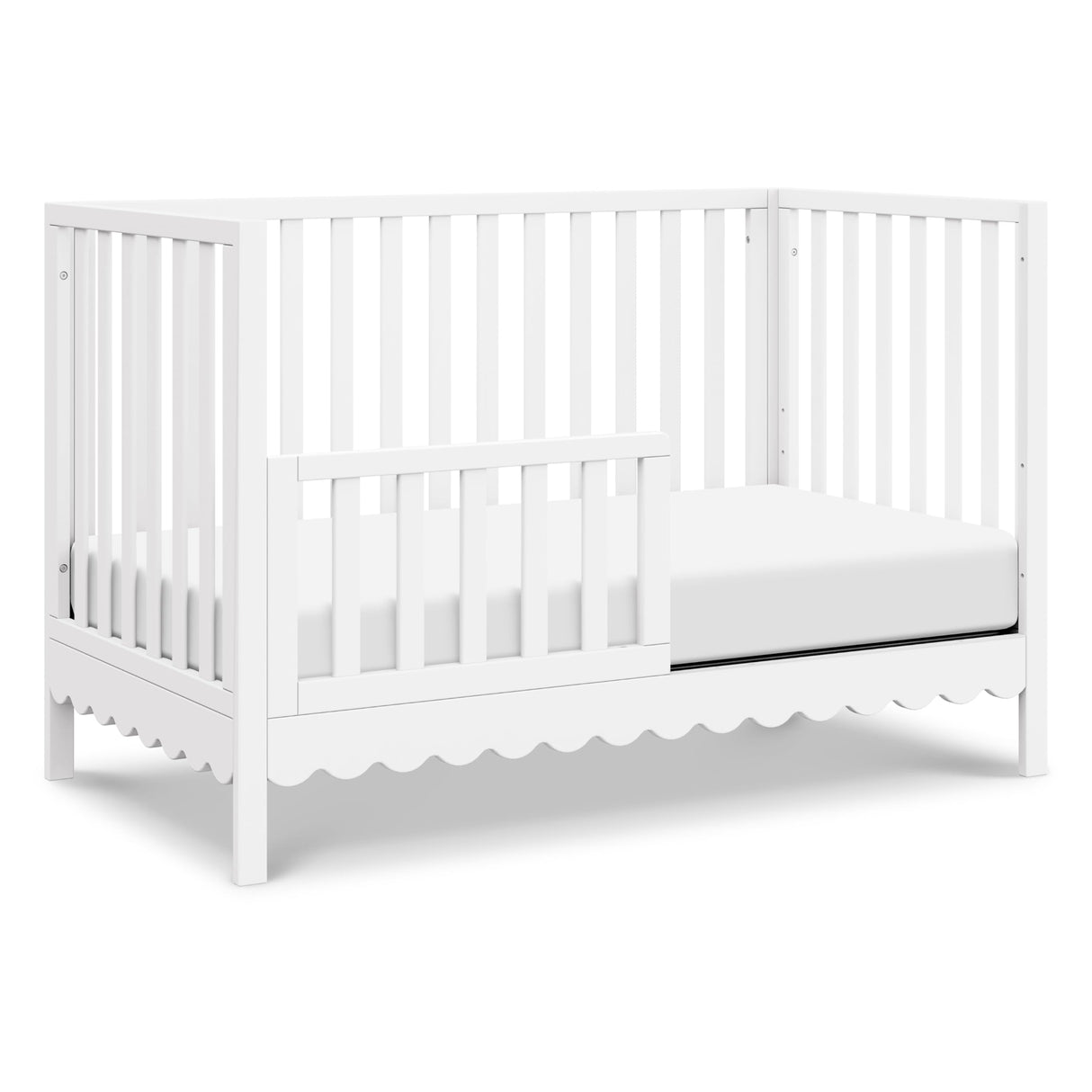 DaVinci Sammy Scallop 4-in-1 Convertible Crib in White, GREENGUARD Gold Certified DaVinci