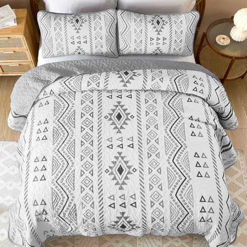 Drucon Boho King Size Aztec Quilt Set 3 Pieces Grey Ultra Soft Lightweight Quilt Beddding Set, Microfiber Bohemian Bedspread Coverlet Set with 2 Pillowcases for All Season (King, 104"x90") Drucon