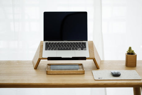 Oakywood Wooden Slanted Laptop Stand for Desk – Convenient Laptop Riser & Holder for Desk – Ergonomic Laptop Desk Stand Wood – 45x22x14cm – for 13-14" Laptops Oak Oakywood
