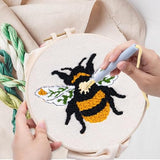 Nuberlic Punch Needle Kit for Beginners Cute Bee Pattern DIY Hoop Embroidery Punch Needle Starter Craft Set with Pre-Printed Fabric, Yarn, Frame & Tools Step-by-Step Introduction
