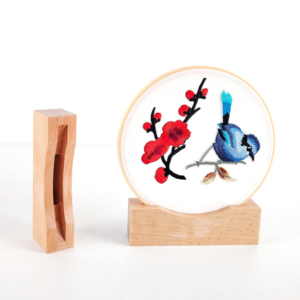 Embroidery Hoop Stand Base 3Pack Embroidery Stand 2 Tier Groove Design Embroidery Display Stand Base ，Embroidery Hoop Display Cross Stitch Kits (Suitable 4-6.7IN Frame) Fembemok