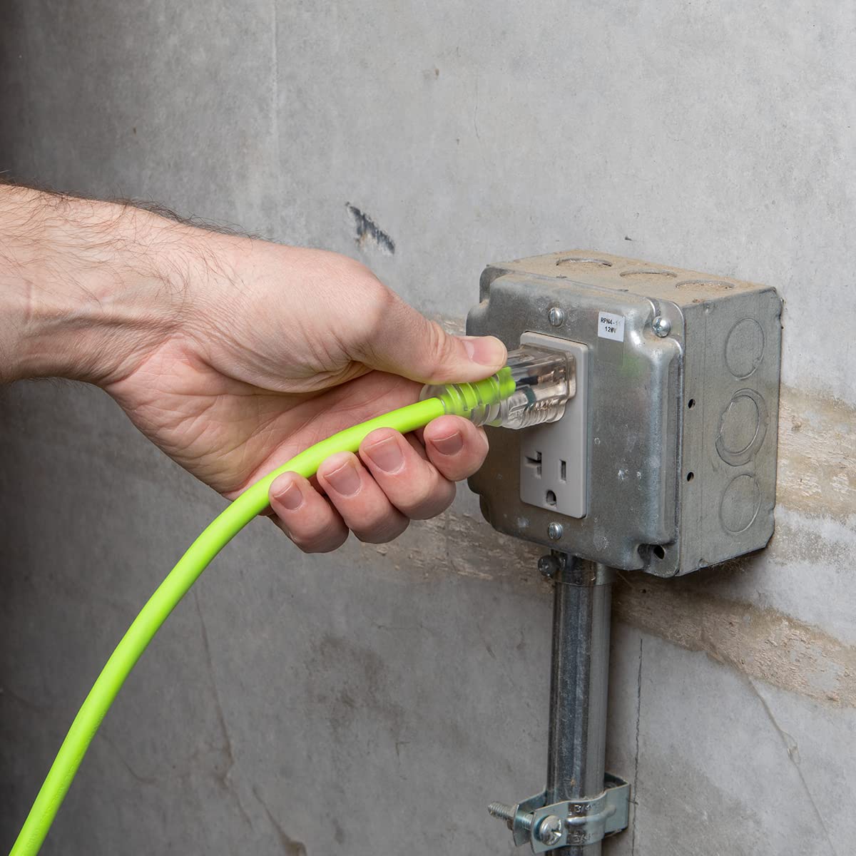 Flexzilla Pro Extension Cord, 12/3 AWG SJTW, 100 ft., Lighted Plug, Indoor/Outdoor, ZillaGreen - FZ512835 Flexzilla