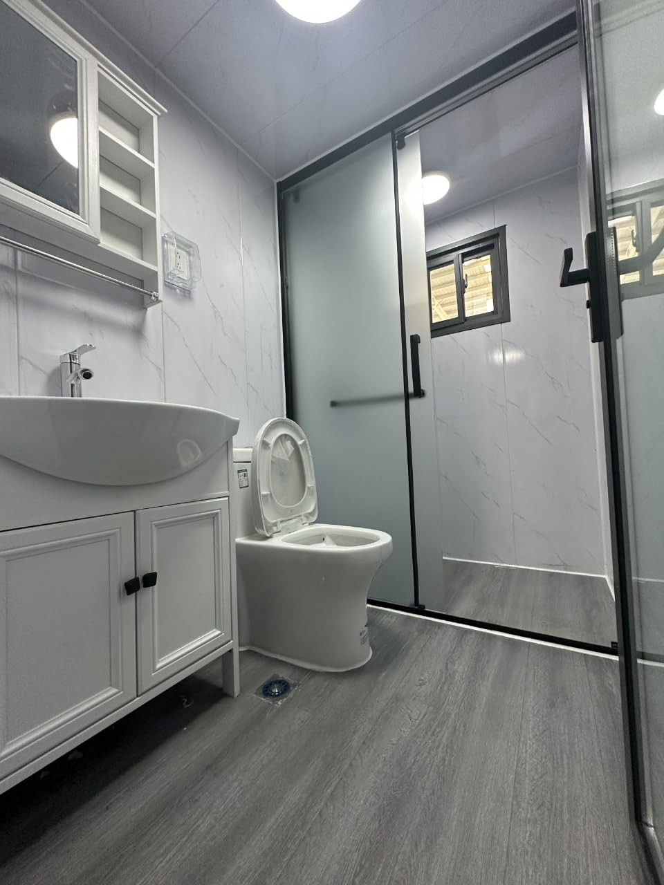 𝗣𝗼𝗿𝘁𝗮𝗯𝗹𝗲 𝗘𝘅𝗽𝗮𝗻𝗱𝗮𝗯𝗹𝗲 𝗖𝗼𝗻𝘁𝗮𝗶𝗻𝗲𝗿 𝗛𝗼𝗺𝗲 - 20FT/40FT Customizable Prefab House with Extension, Foldable 𝗕𝗮𝘁𝗵𝗿𝗼𝗼𝗺 & 𝗞𝗶𝘁𝗰𝗵𝗲𝗻, Fast Assembly Modular Unit Generic