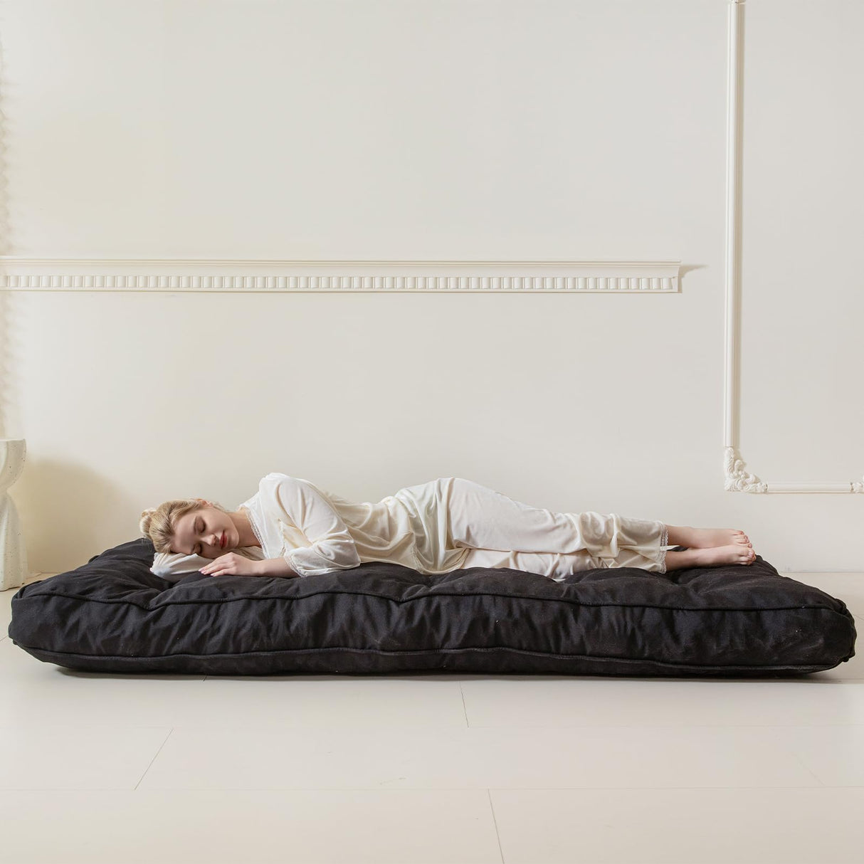 YOSHOOT 6 Inches Futon Mattress Full Size, Thick Futons Sofa Couch Bed, Floor Mattress for Adults, Shredded Foam Filling, Medium Firm(Frame Not Included), Black(54"x75") YOSHOOT